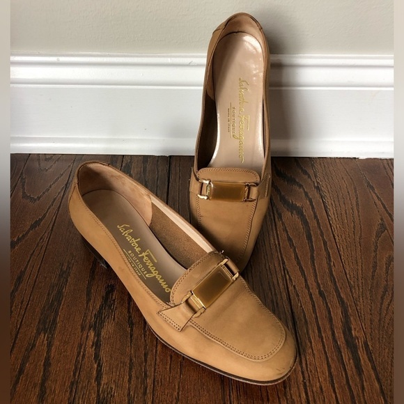 Salvatore Ferragamo Shoes - Salvatore Ferragamo Women’s 5.5 Tan Suede Genuine Leather 1.25” Heel Pumps - GUC